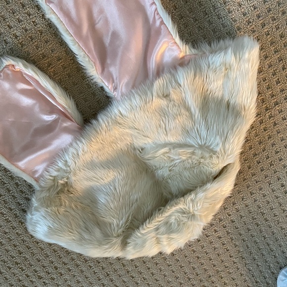 Le chateau shoulder cover up - dry cleaned - Picture 4 of 4